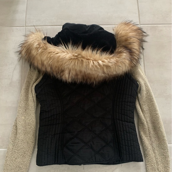Women's Black Quilted Jacket with Fur Hood - Picture 3 of 4